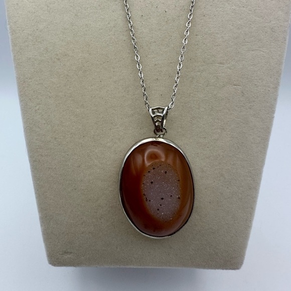 Druzy Agate Oval Pendant Necklace on Silver Copper Chain - Picture 4 of 16